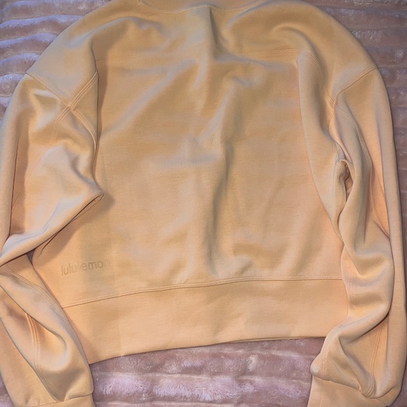 Lululemon Softstreme Perfectly Oversized Cropped Crew in Size 2 - Picture 3 of 3